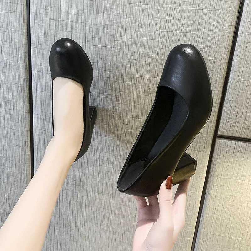 New Arrival Spring/Summer Large Single Shoes Womens Shallow Mouth Fashion Solid Color Simple and Comfortable Small Leather Shoes T250110