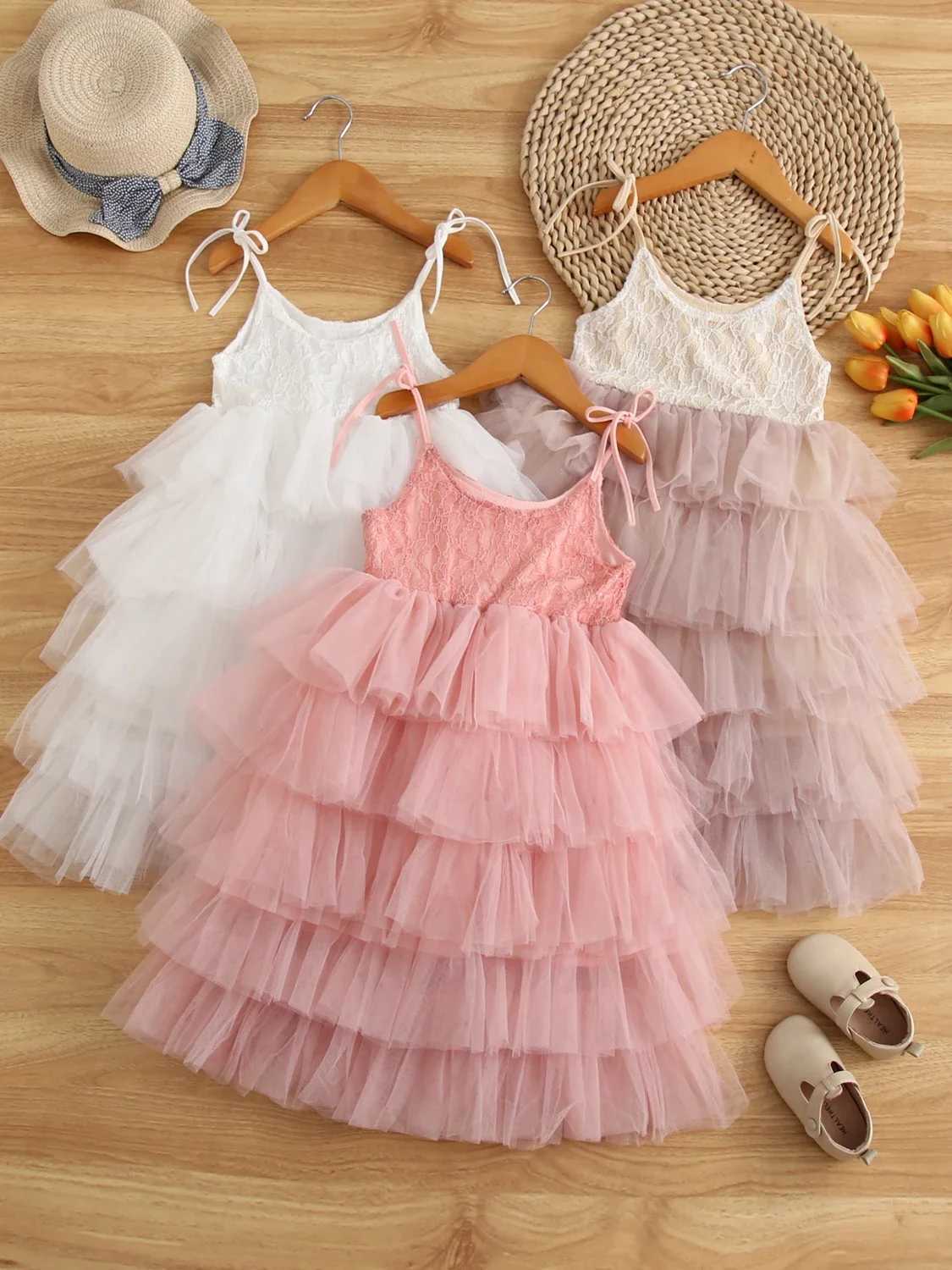 Girls wedding dress little princesss birthday dress womens lace pendant Tutu childrens dress retro lace dress W250111