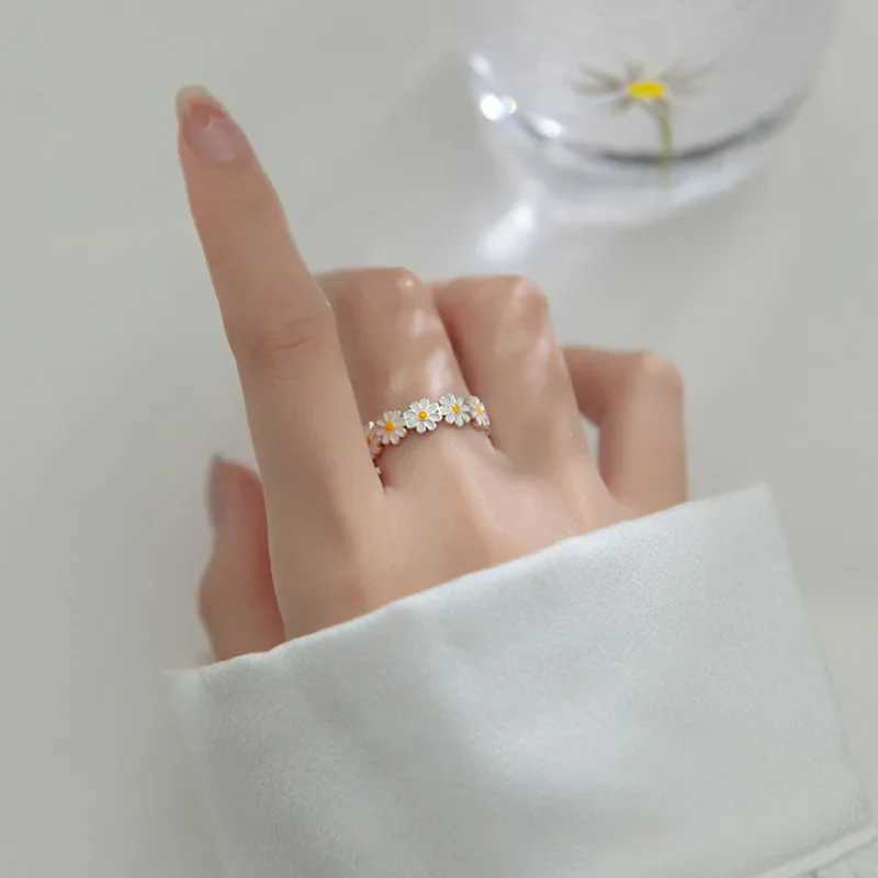 Retro daisy garland womens style adjustable open finger ring bride engagement statement jewelry W250111