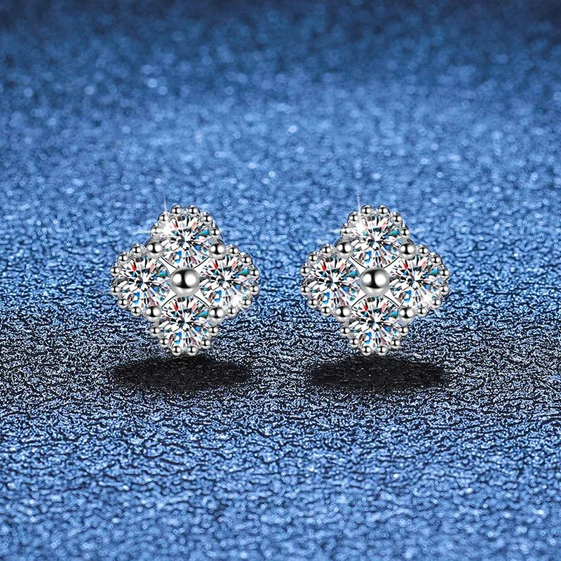 Moissanite Stud Earrings Have a certificate s925 Four Leaf Clover Earring Lab Dia Sterg Sier Wedding Party Jewelry Gift
