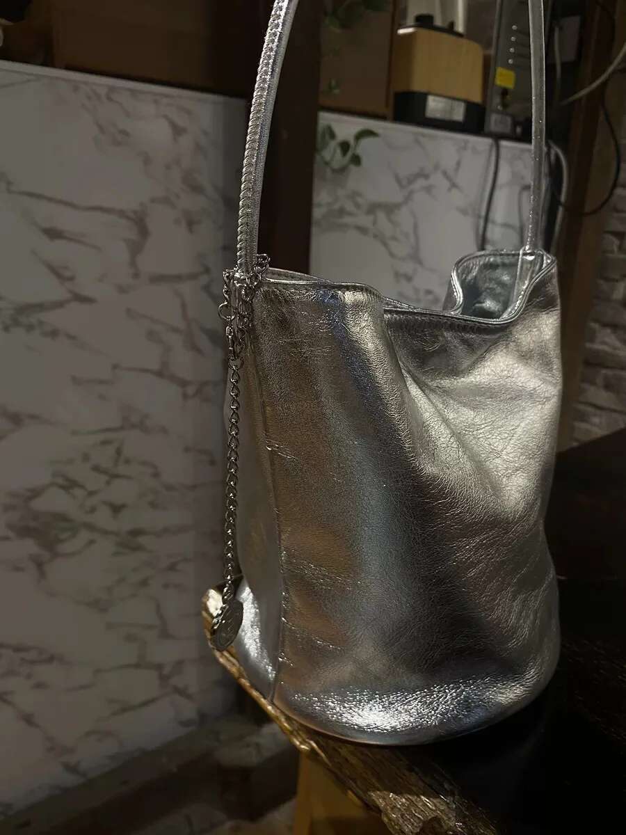 2024 New Niche Simple Soft Leather Bucket High-Grade Fashion Metal Chain Sg Bill Of Lading Shoulder Bag