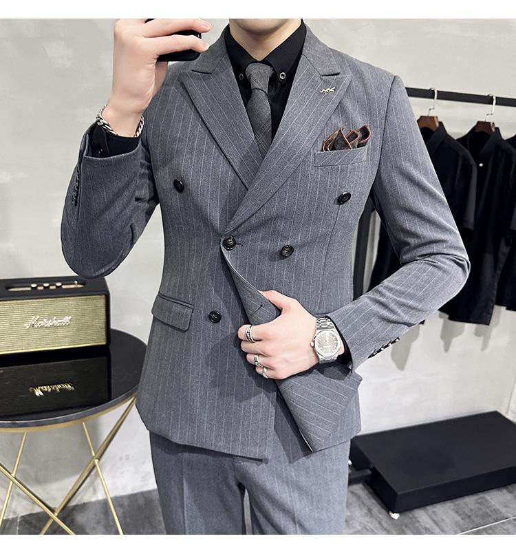 K777 Fashionable Men's Slim Cut Plaid Tuxedo Suit Perfect for Weddings & Business Events