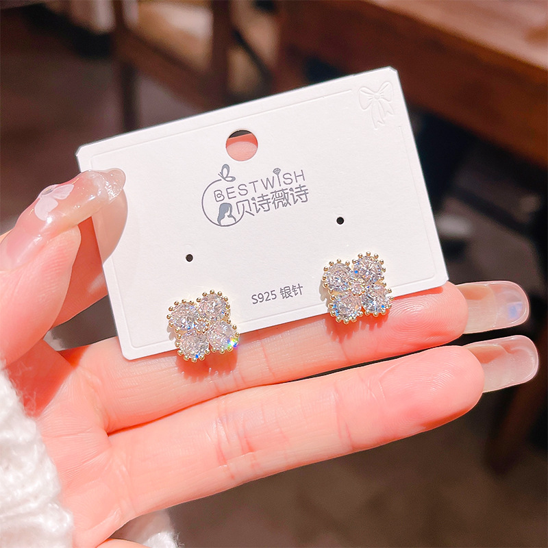 Moissanite Stud Earrings Have a certificate s925 Four Leaf Clover Earring Lab Dia Sterg Sier Wedding Party Jewelry Gift
