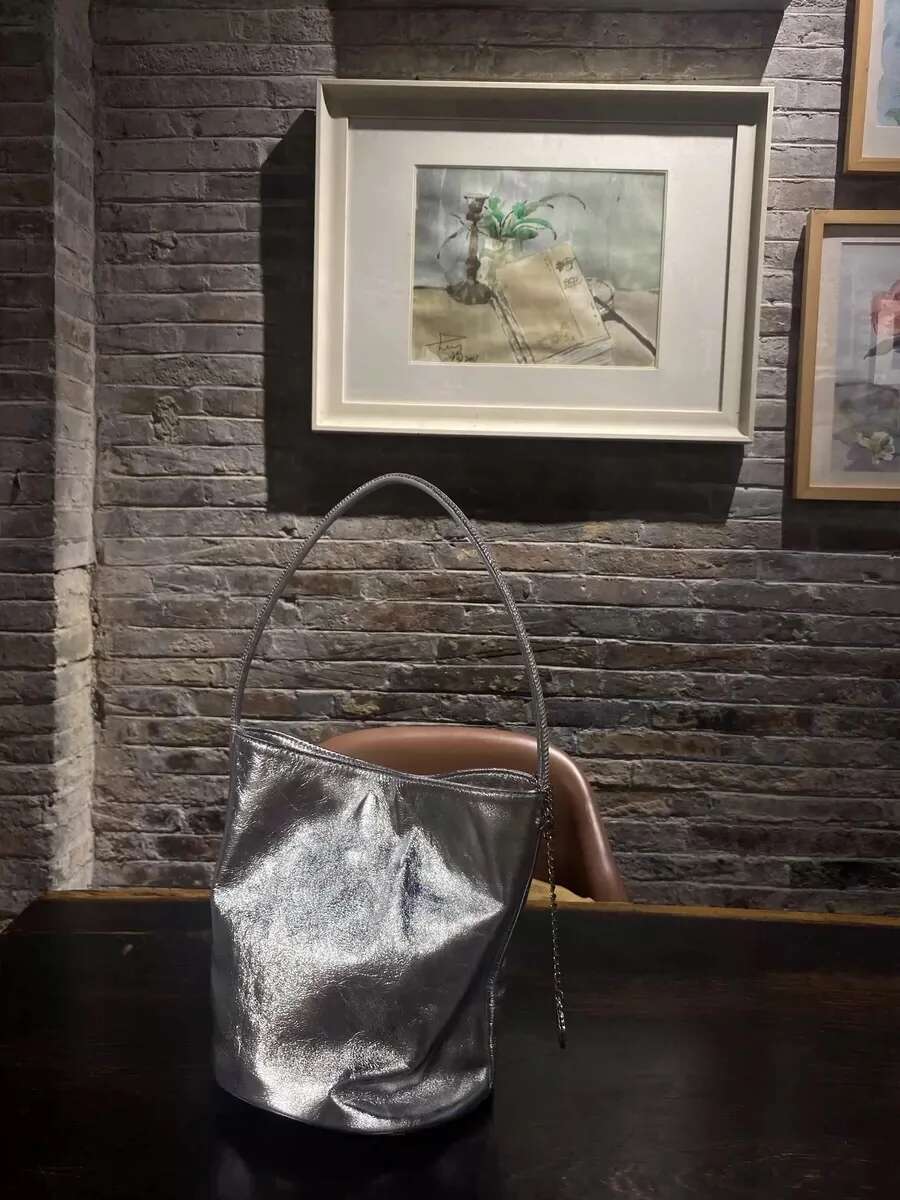 2024 New Niche Simple Soft Leather Bucket High-Grade Fashion Metal Chain Sg Bill Of Lading Shoulder Bag