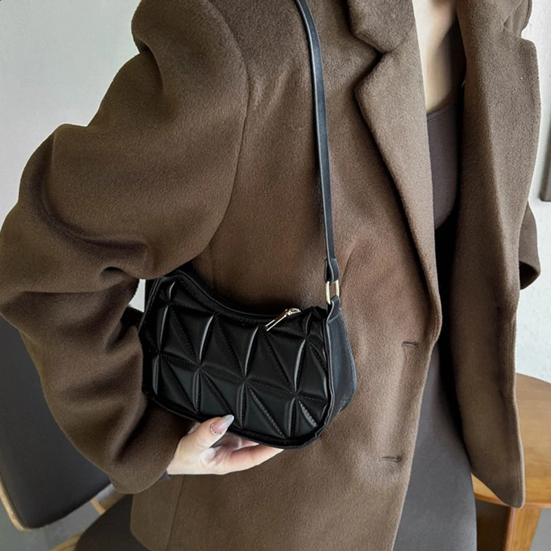 Niche n Bag Woman Retro Casual Hand Underarm Shoulder Bag Fashion Trend 250106