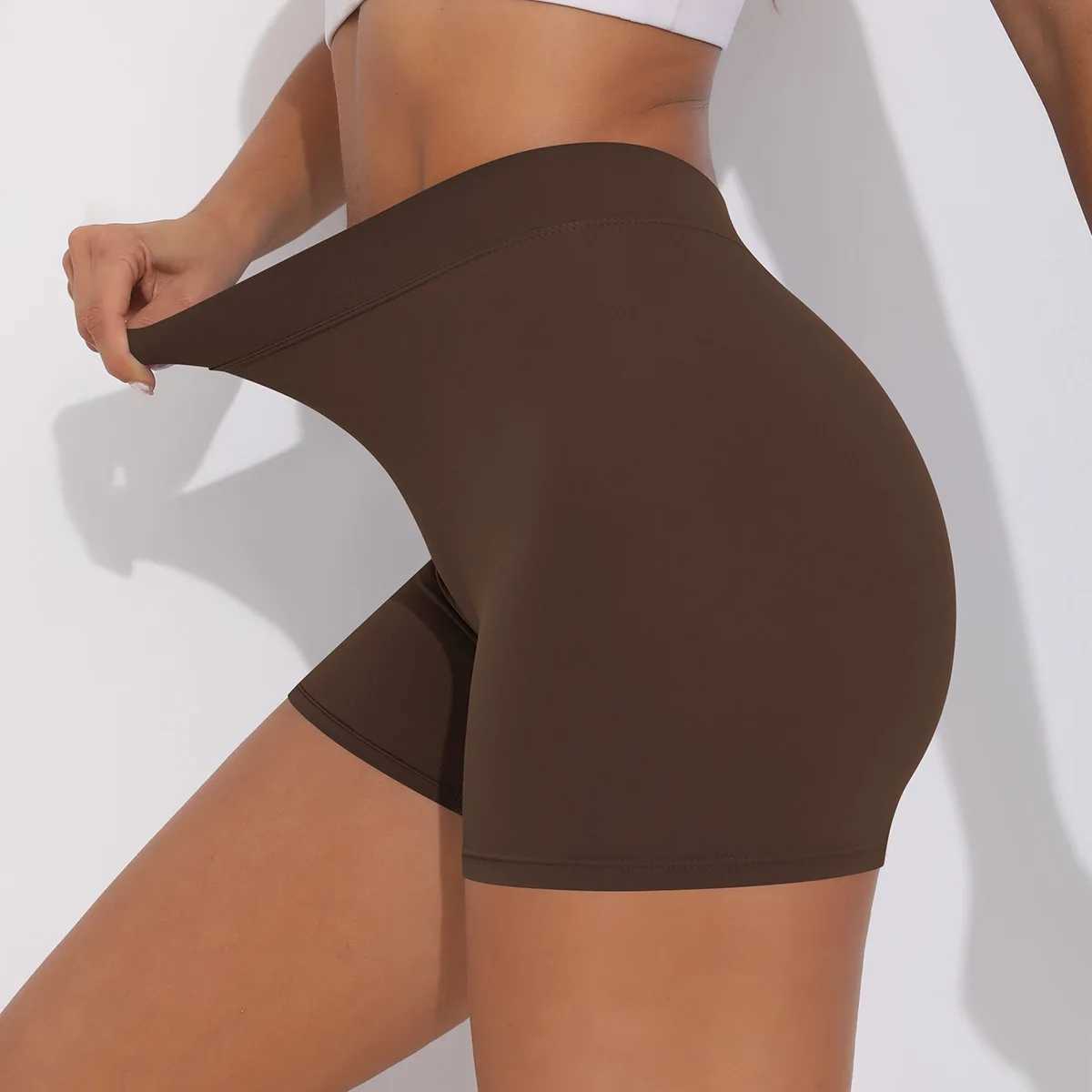 Sexy V-Back Shorts High Waisted Hip Lifting Yoga Shorts Womens Nylon Tight Fitting Shorts Training Sports Fitness PantsXJ250111