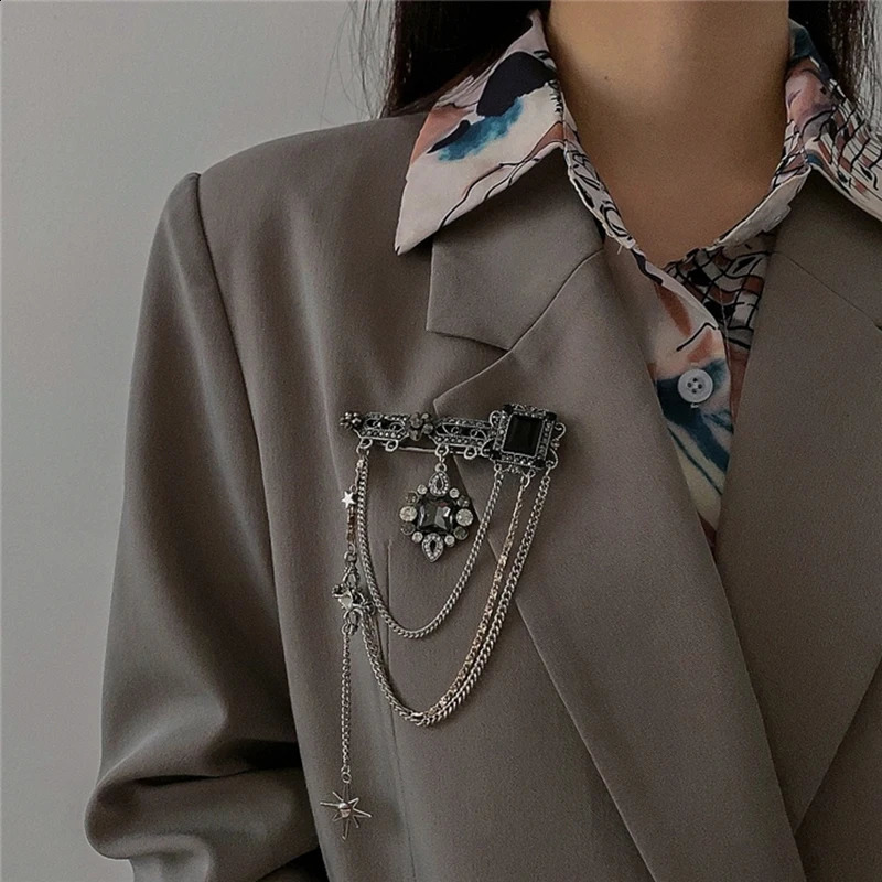 Dark Tassel Pendant Brooch For Men Women Vintage Rhinestones Baroque Brooches Punk Stay Gothic Harajuku Streetwear Jewelry 250103