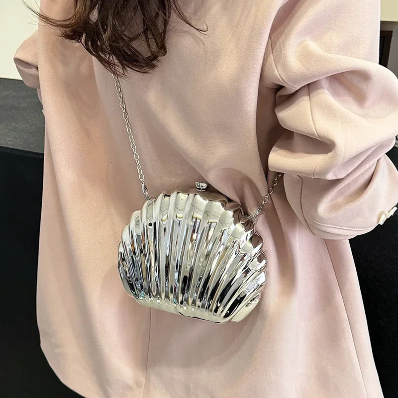 Evening Bags Shell Shape Women Clutch Bags 2024 Wedding Bridal Handbag Pearl Beaded Fashion Shell Chain Party Bags 250106