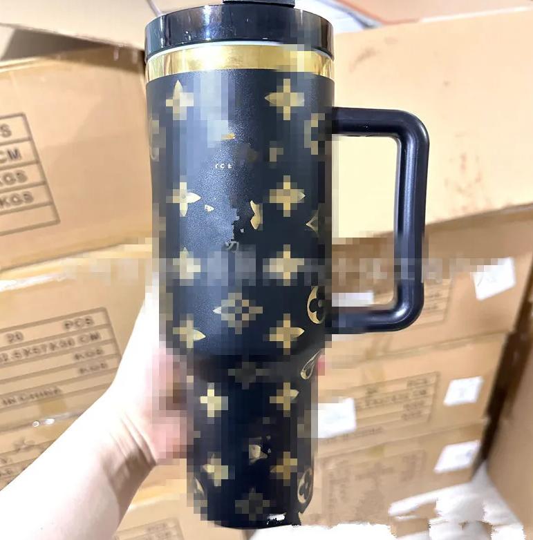 US Stock Designer 40oz Cup Tumbler With Handle Straw 304 Stainless Steel Car Cups With Lid Box Pre Sale For Christmas Gift Box 0111