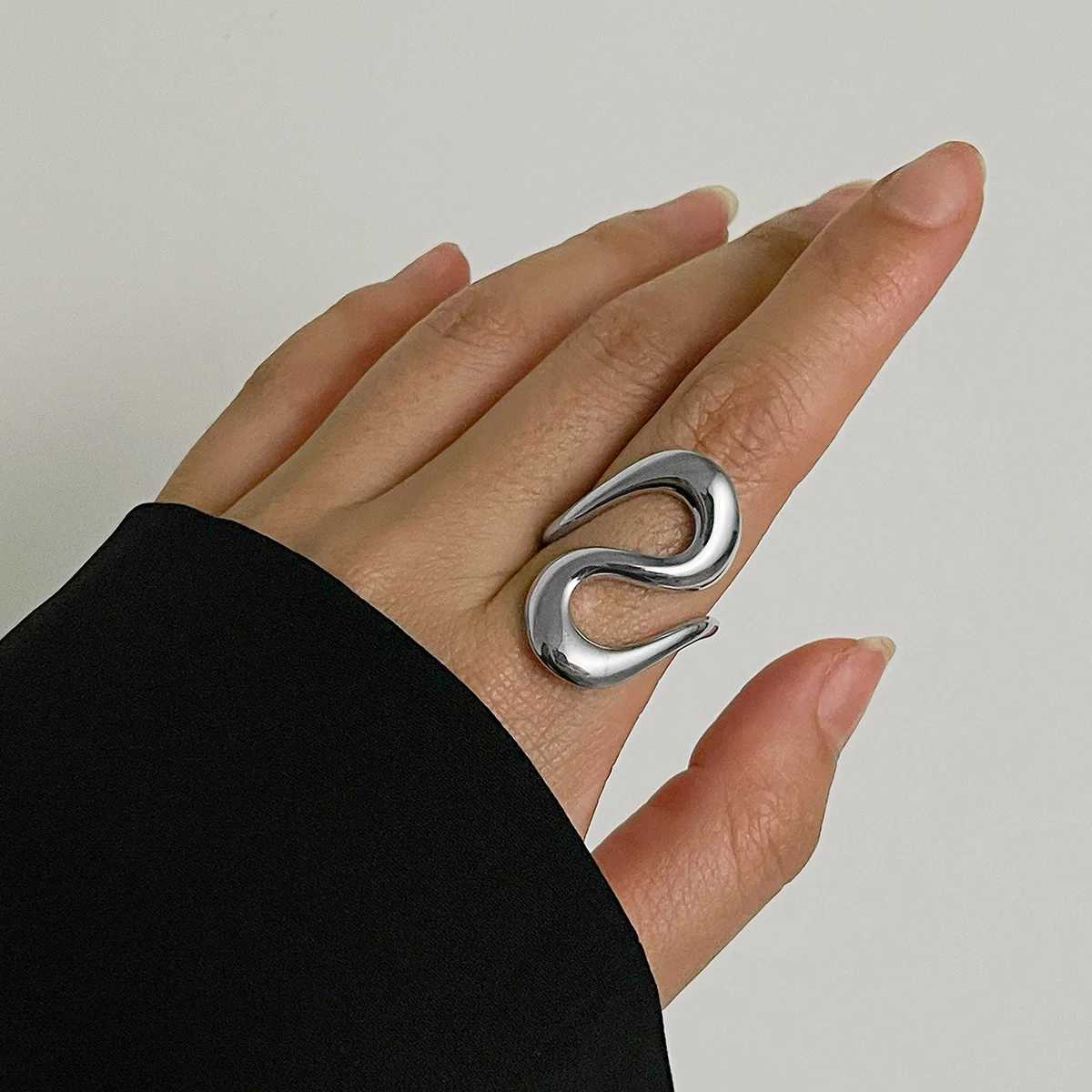 Vintage Geometric Simple Smooth Metal Glossy Irregular Rings for Women European and American New Fashion Aesthetic Jewelry GiftsXJ250110