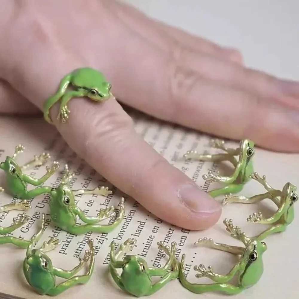 Mini Green Tree Frog Ring Frog Open Ring Female Metal Cute Animal Adjustable Finger Ring Jewelry Birthday Party Gift New W250111