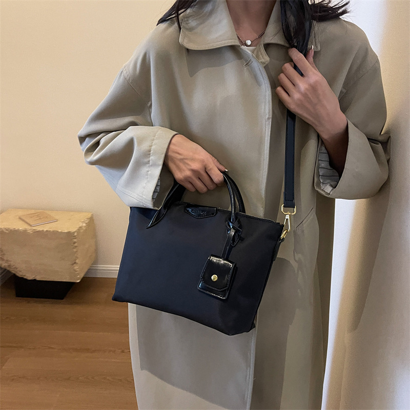 2025 Designer free shipping 2025 3 designer Shoulder Bags for women Solid color casual handbag Mother child package Plain Cartoon Hobos tote black