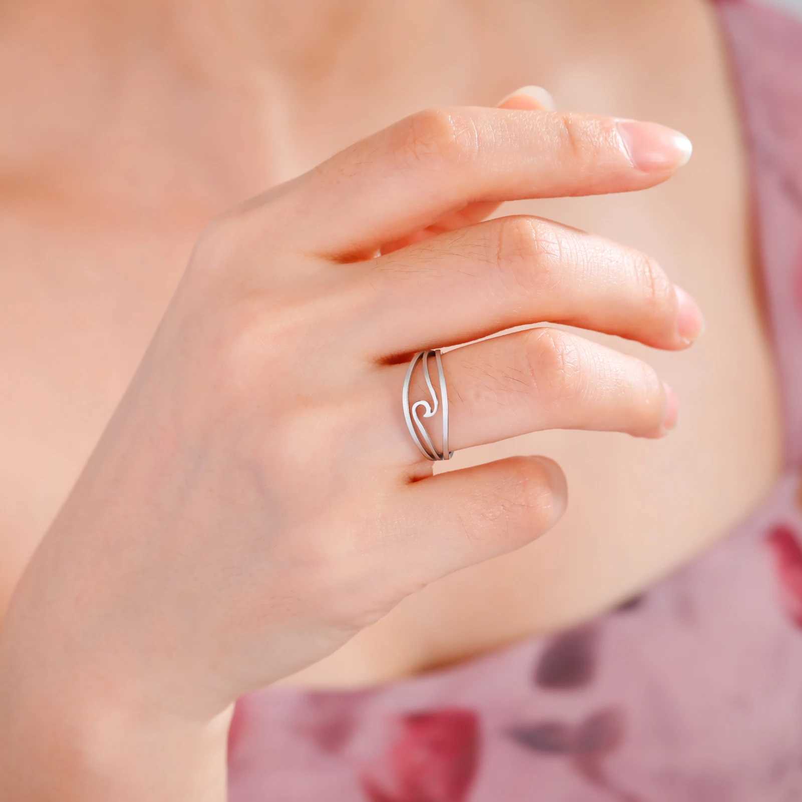 Lucktune Simple Sea Wave Rings for Women Stainless Steel Fashion Geometry Ocean Surfing Finger Rings 2025 Jewelry Wedding Party Gifts W250111