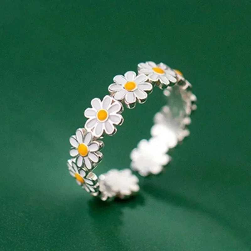 Fashion Vintage Daisy Flower Rings For Women Style Adjustable Opening Finger Ring Bride Wedding Engagement Statement JewelryXJ250110