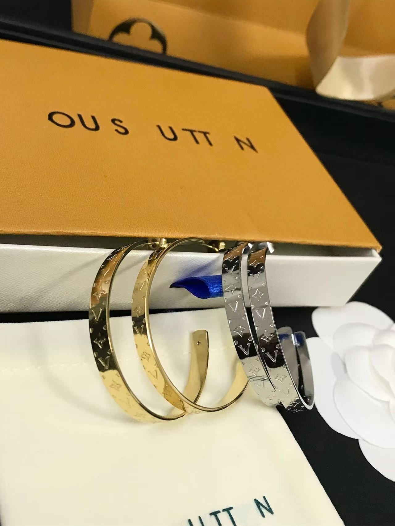 Hoop earrings designer Fashion Stud Big Circle earrings for women jewelry s gold sliver letter L Valentines Day gift designer earrings for woman