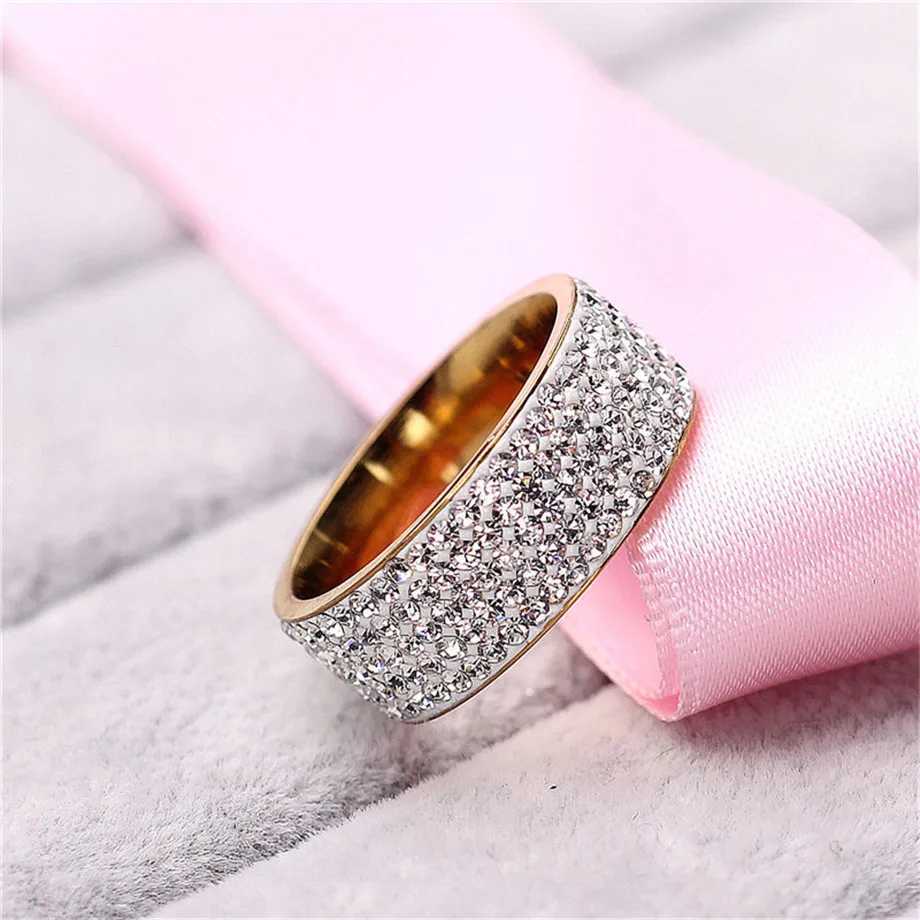 Hip Hop Out Bling Full Rhinestone Womens Ring Gold Color Stainl Steel Rings for Men Women Fashion Jewelry AnelXJ250110