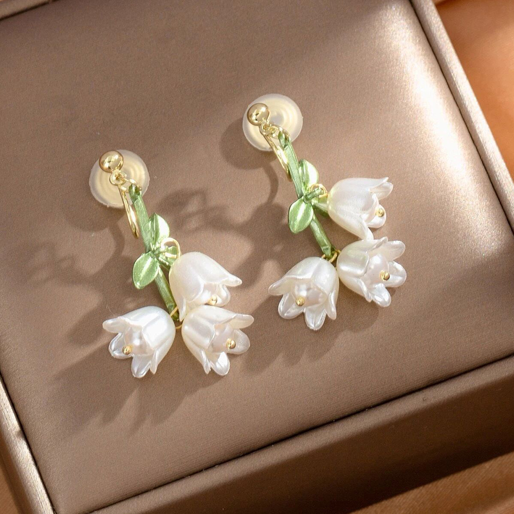 White Tulip Green Leaves Drop Earrings For Women Pearly Lustre Flower Shape Long Tassel Trendy Earrings Y2K French Romantic