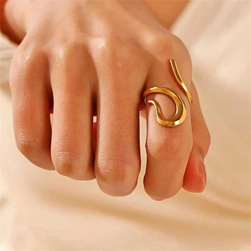 Fashionable gold stainless steel open ring womens retro metal geometric hollow adjustable ring party jewelry W250111