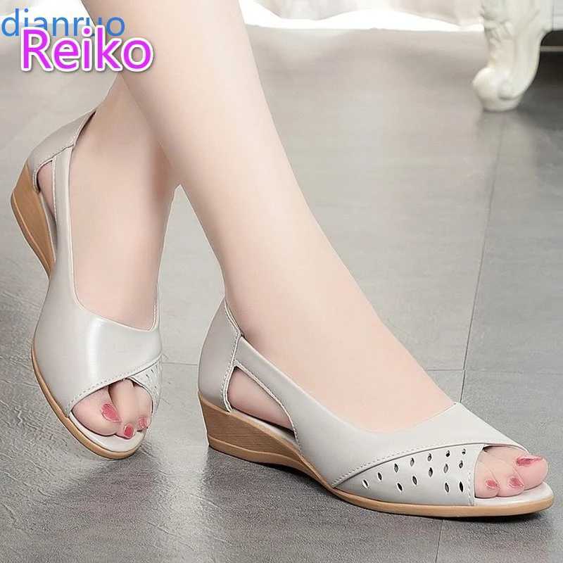 New Arrival Summer soft soled mother sandals middleaged and elderly fish mouth and elderly leather shoes flat bottomed middleaged and elderly single s