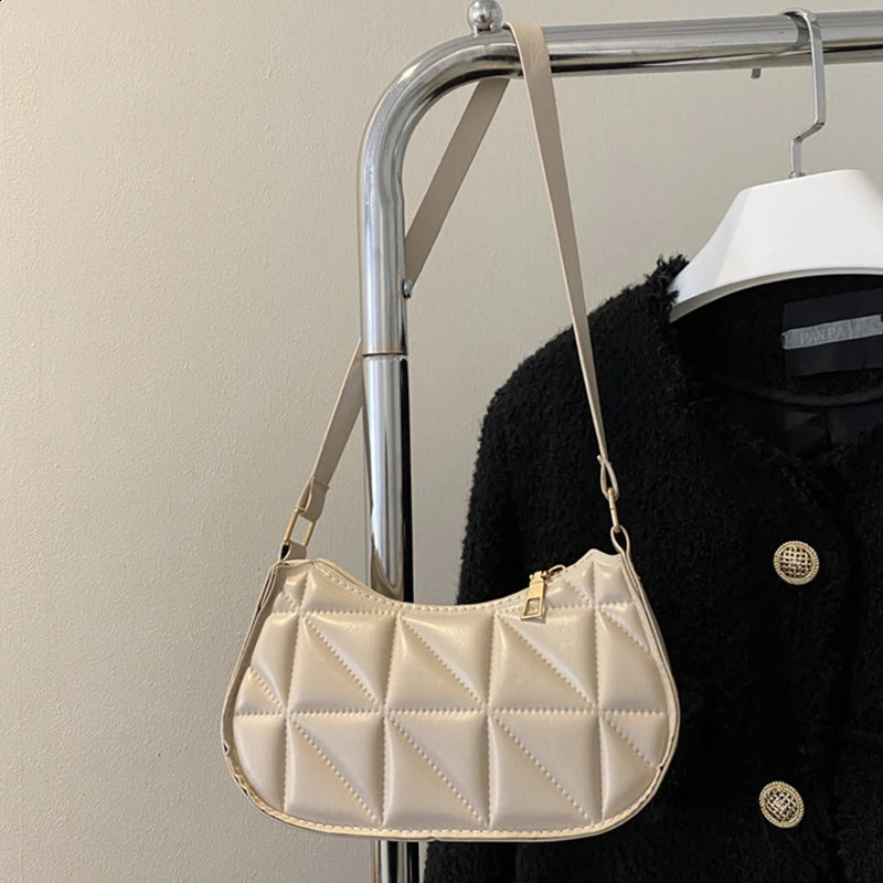 Niche n Bag Woman Retro Casual Hand Underarm Shoulder Bag Fashion Trend 250106