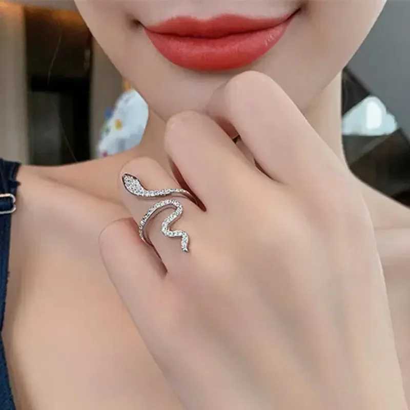 Sliver Gold Color Micro-Inlaid Zircon Snake Ring Finger Ring Fashion Punk Boy Girl Birtay Snake Ring Personality Jewelry GiftXJ250110