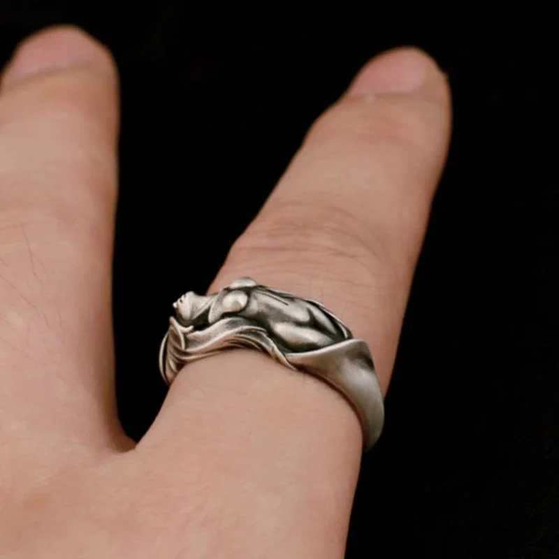 Fashion Punk Jewelry Personalized Nude Women Retro Ring Tren Mens Cool Party and Holiday GiftsXJ250110