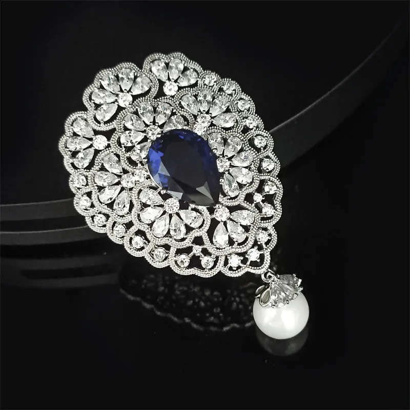 Retro Exaggerated Geometric Zirconia Pearl Tassel Brooch Pin Womens Coat Sweater Chain Accessori Exquisite Female Broche 250103