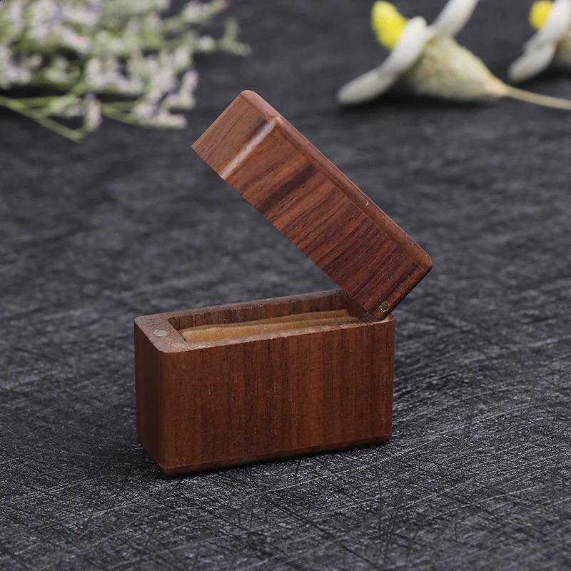 1PCS Unique Shape Ring Holder Engagement Ring Box For Proposal Wood Ring Box Proposal Small Engagement Ring Holder Box 250106