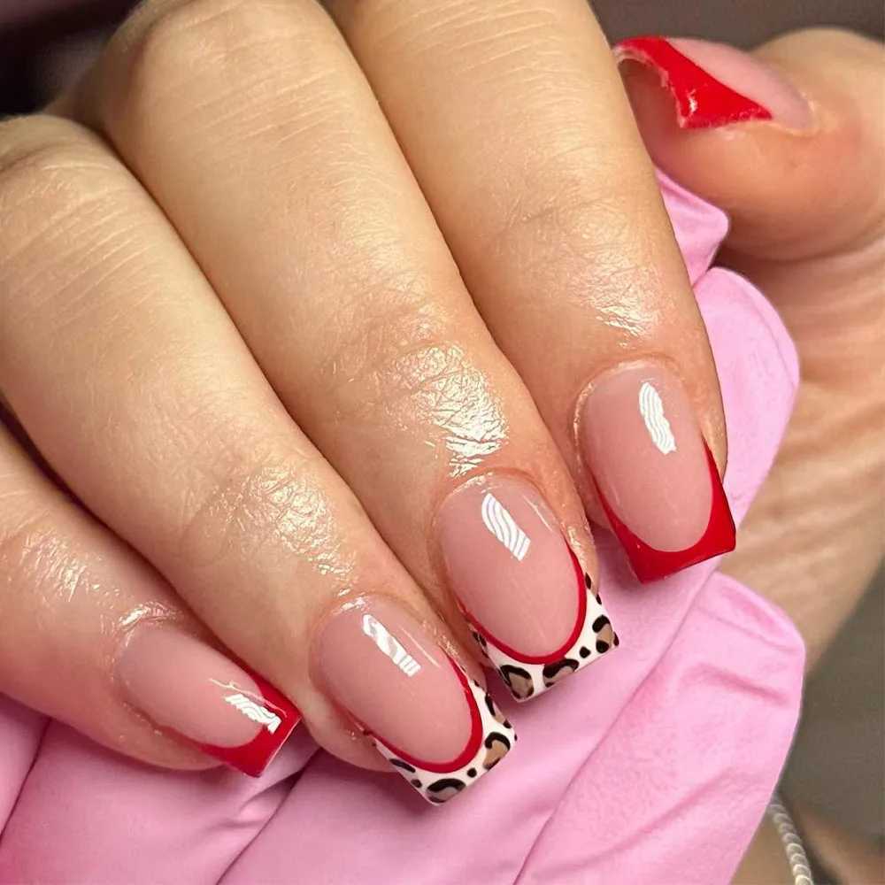 24pcs short square fake nails sexy leopard print red edge French bright design fake nails full cover fake nails white detachaXJ250110