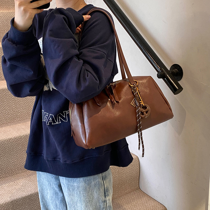 2025 Designer 2025 style 3 new free shipping designer Shoulder Bags for women outdoor casual Tassel packet black brown red Artwork vintage