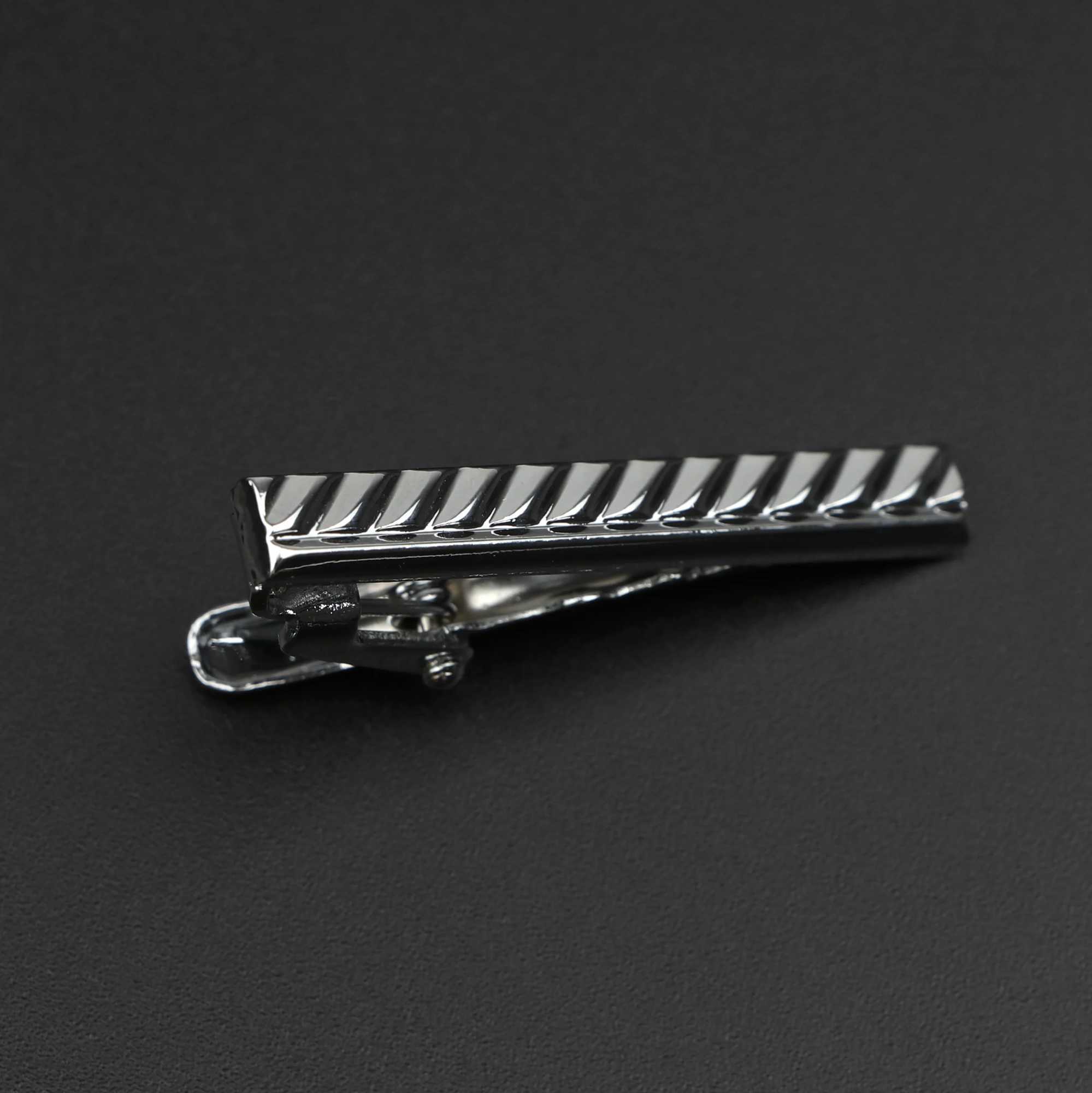 4cm New Simple Fashion Tie Clip Metal Exquisite Practical Pin Buckle Bushin Wedding Decoration High end Mens Gift W250111