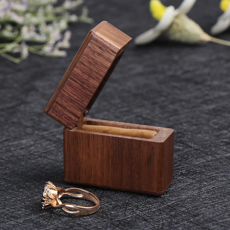 1PCS Unique Shape Ring Holder Engagement Ring Box For Proposal Wood Ring Box Proposal Small Engagement Ring Holder Box 250106