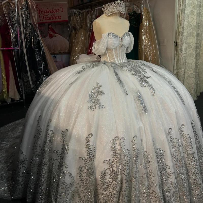 Light Silvery Quinceanera Dresses Ball Gown Off Shoulder Sequin Appliques Bow Beading Tull Sweet 16 Dress Vestidos 15 De Anos