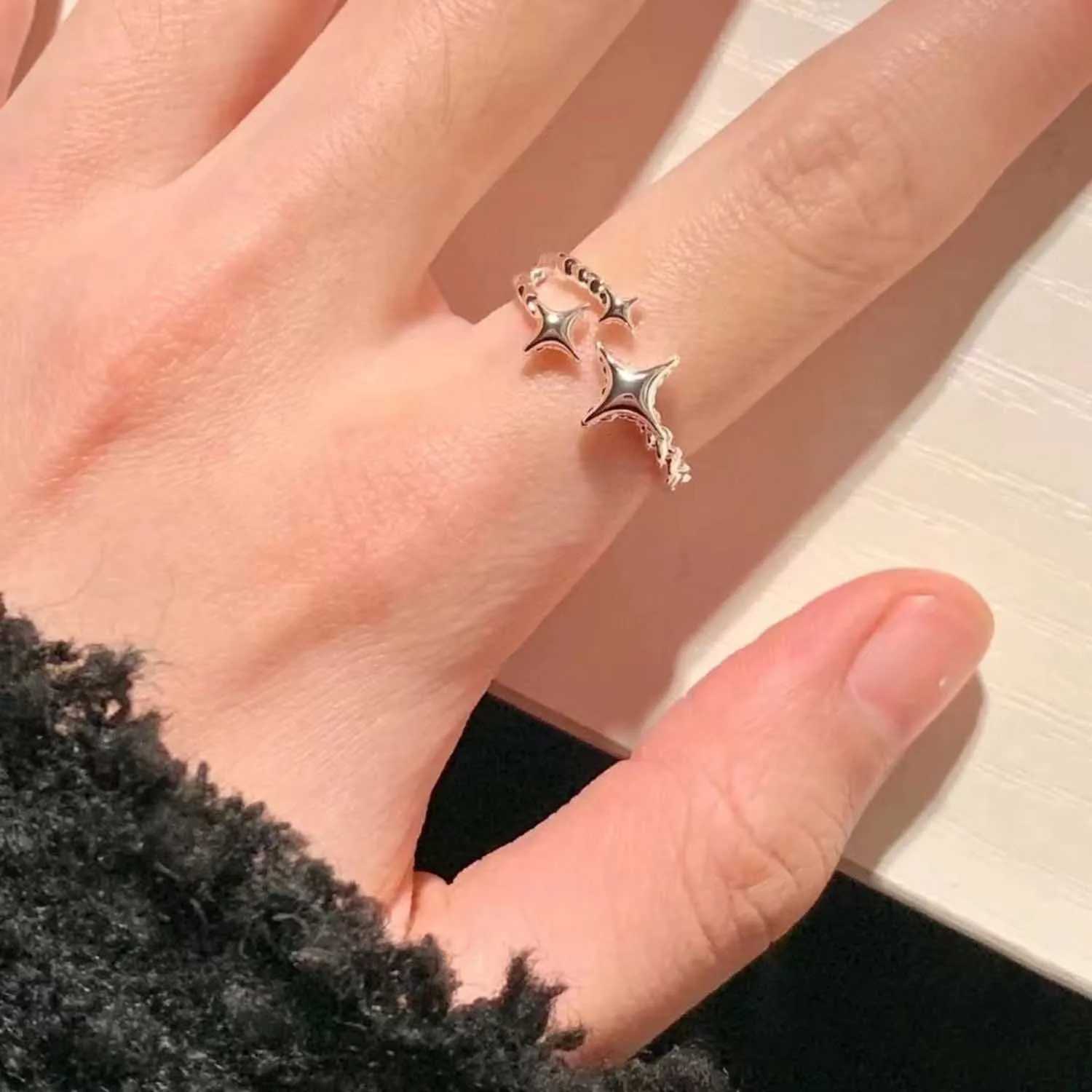 2024 New Korean Silver Color Pointed Star Rings For Women Simple Y2k Cross Star Opening Adjustable Finger Ring Jewelry GiftXJ250110