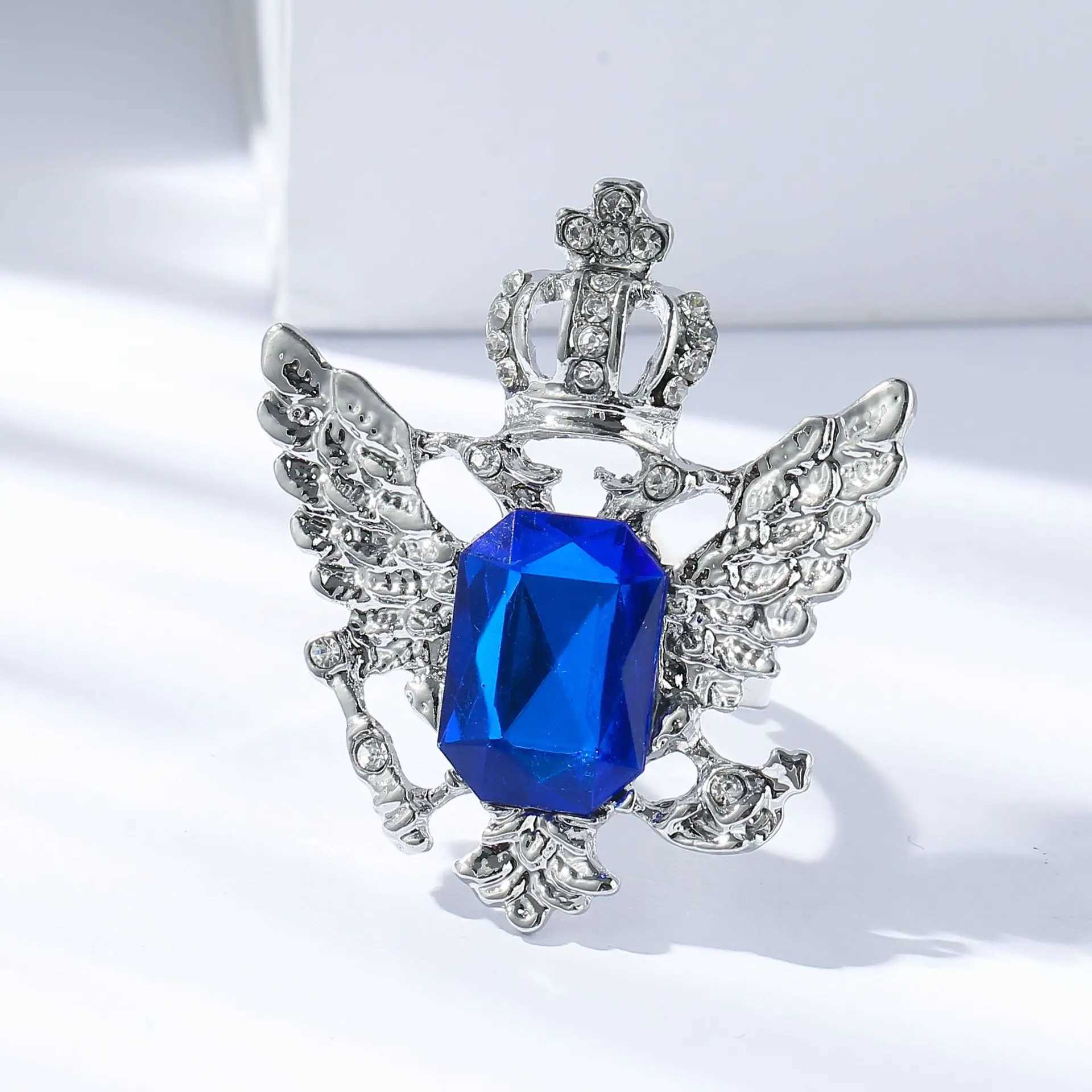 Brooch Fashion Vintage Strap Necklace Buckle Mens Busin Gift Water Diamond Necklace Clip Jewelry W250111