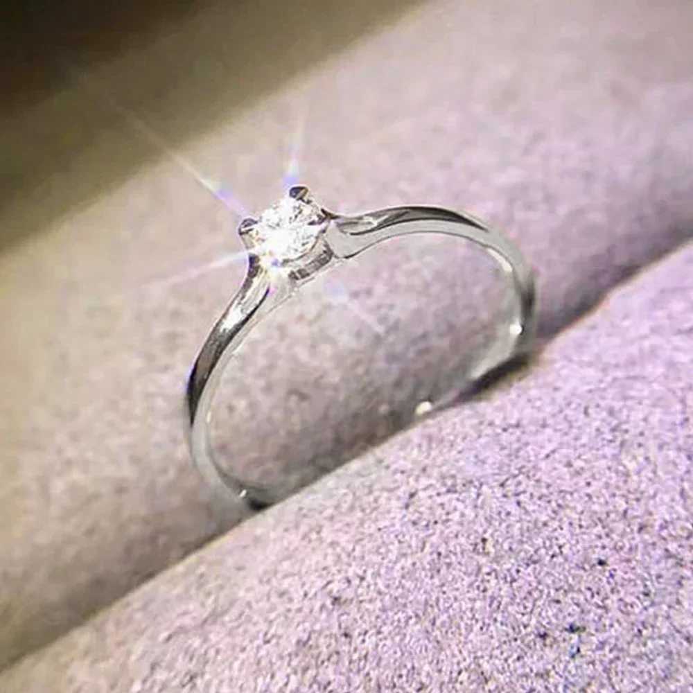 Minimalist womens wedding ring with 4MM cubic zirconia simple and elegant female fingers Accord engagement ring jewelryXJ250412