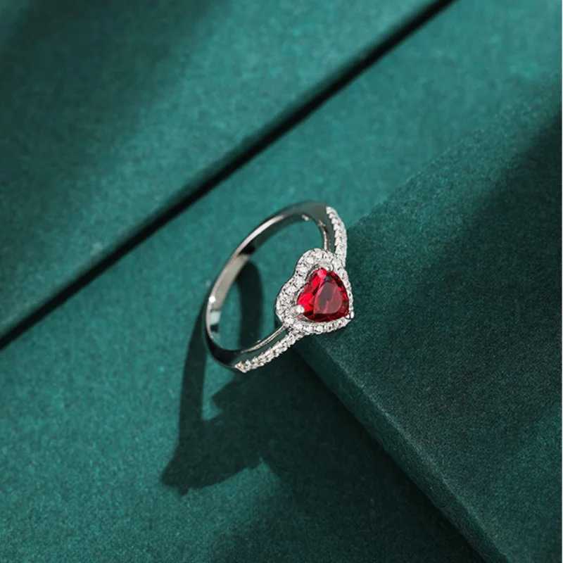 New Simple Classic Silver Color Heart Engagement Rings for Women White Red CZ Stone Inlay Fashion Jewelry Wedding Party GiftXJ250110