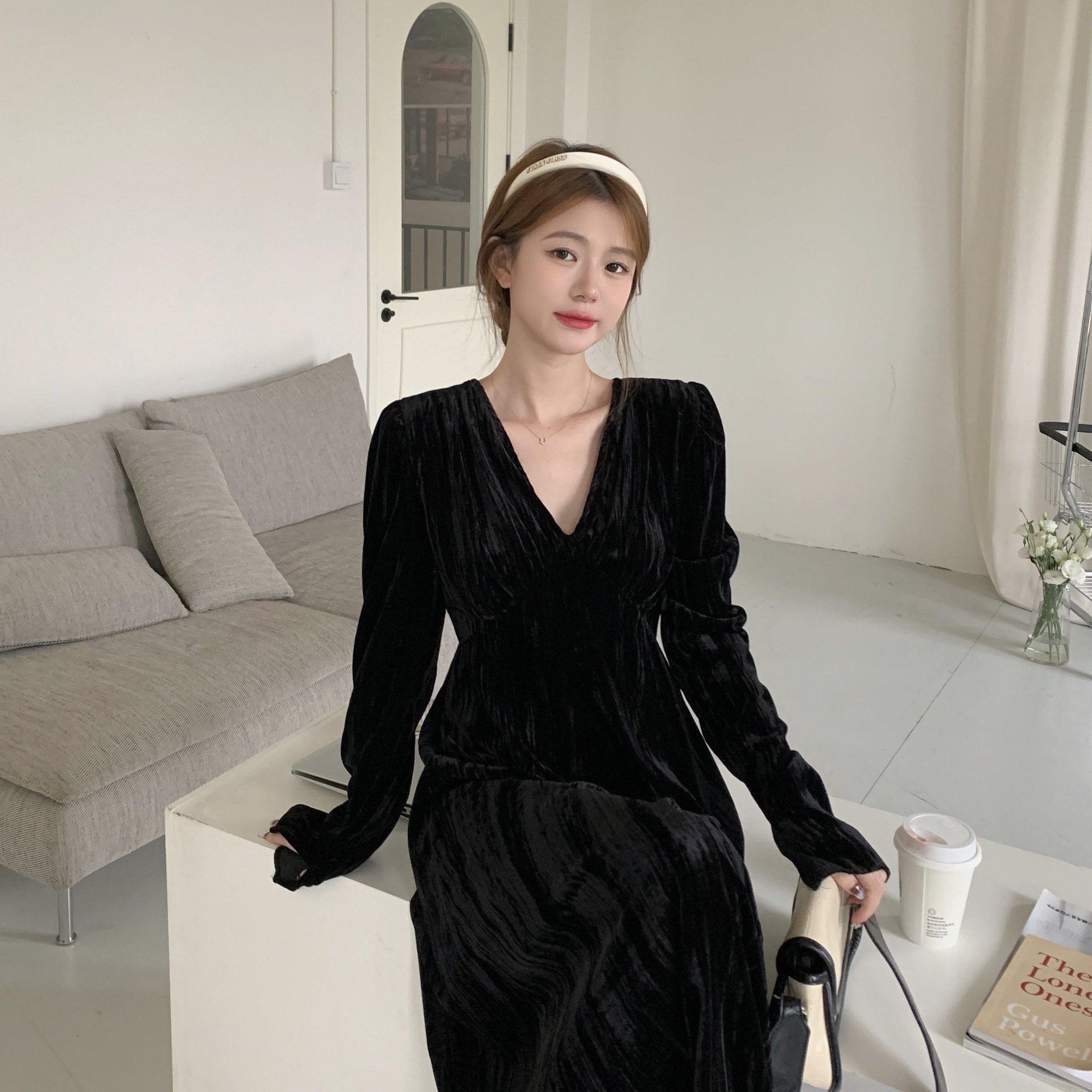 X2641 Long sweet style gold velvet dress autumn and winter temperament royal sister style pleated waist long sleeve ankle long skirt