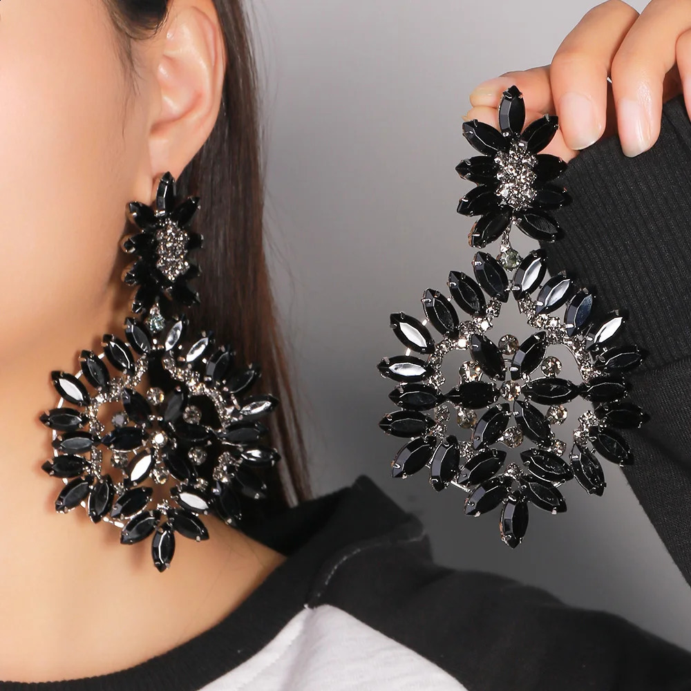 Black Exaggerated Flower Earrings Hollow Banquet Earrings Elegant Womens Large Water Diamond Pendant Earrings Christmas Gift 250110