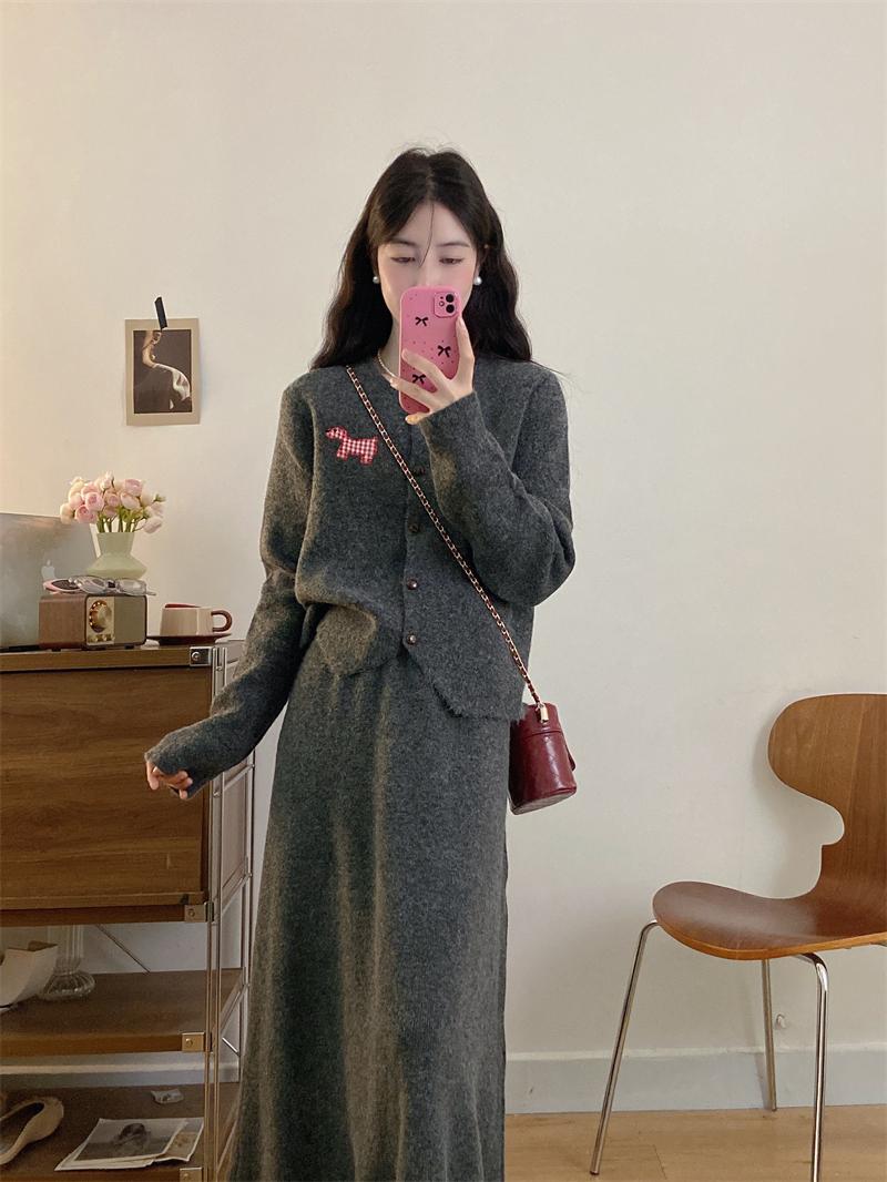 D310 Large size soft and comfortable warm casual loose Korean style Internet celebrity wear sweater top skirt two-piece set