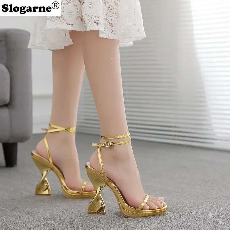 2024 Women High Fashion Pumps Girls Slippers Platform Sandals Summer Shoes Stange Heels Outdoor Gold Slide