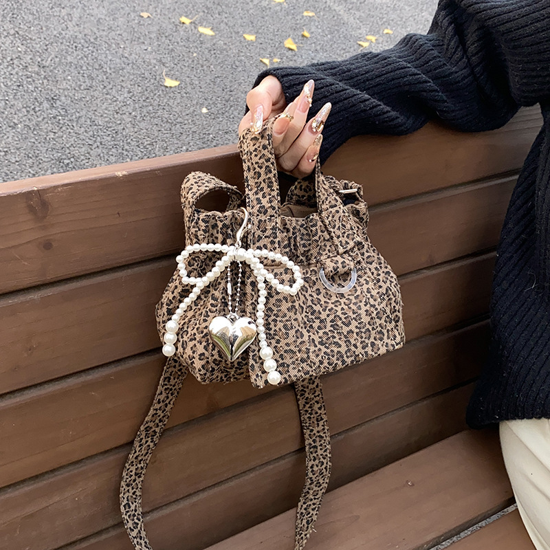 Super Leopard Print For Women 2025 New Designer Handbag Crossbody Winter Popular Handbag, Niche Shoulder Bag, Bucket Bag