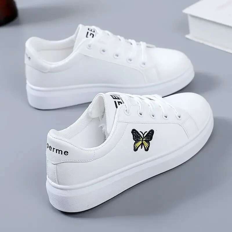 2025 Spring Women's Casual Soft Bottom Anti-slip Board Shoes Lightweight Sports Small White
