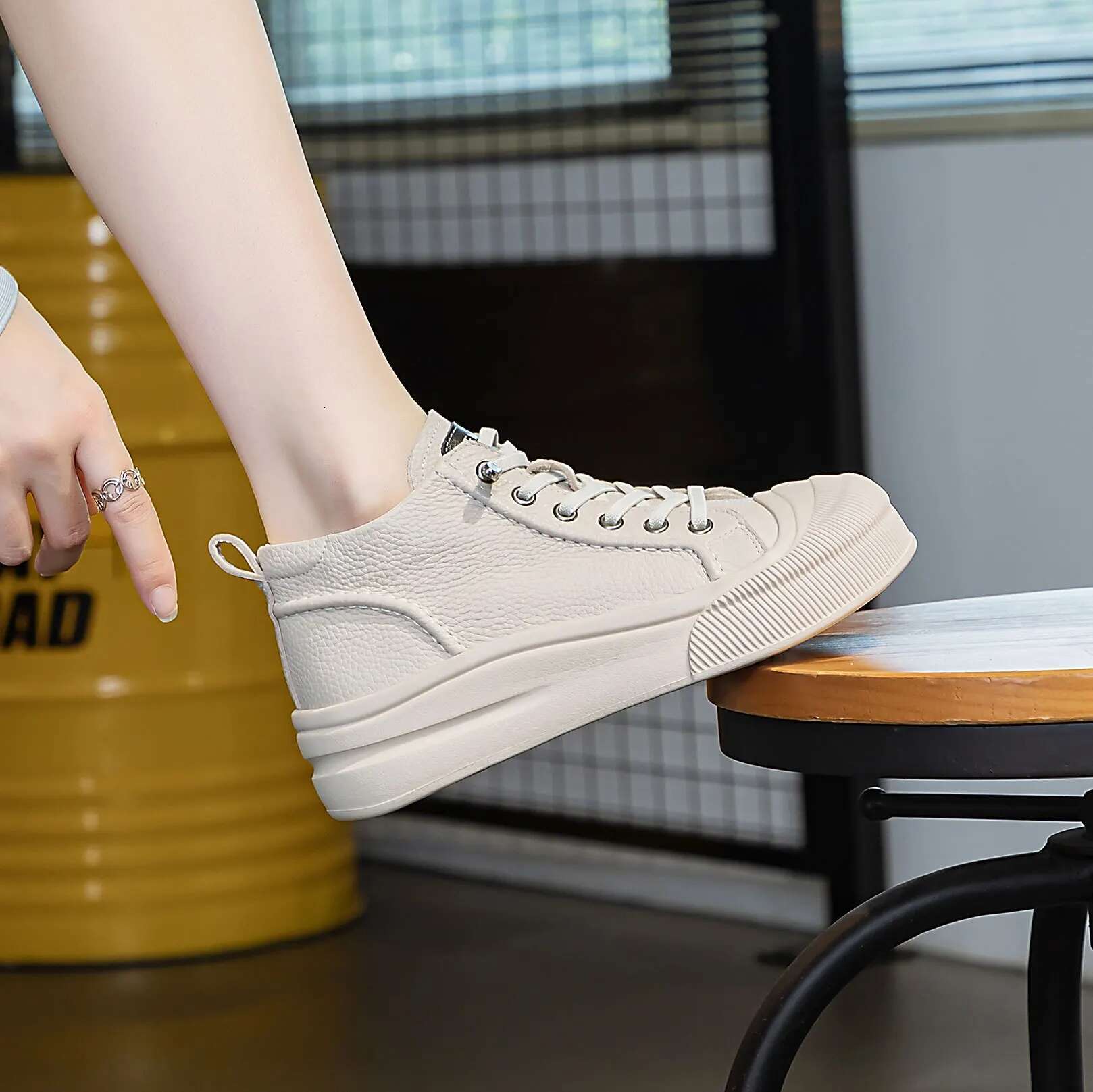 2025 New Women's Genuine Leather Sports Shoes Designer Autumn Thick Bottom Leisure Platform Ankle Boots Outdoor Women's High Top Vulcanized 