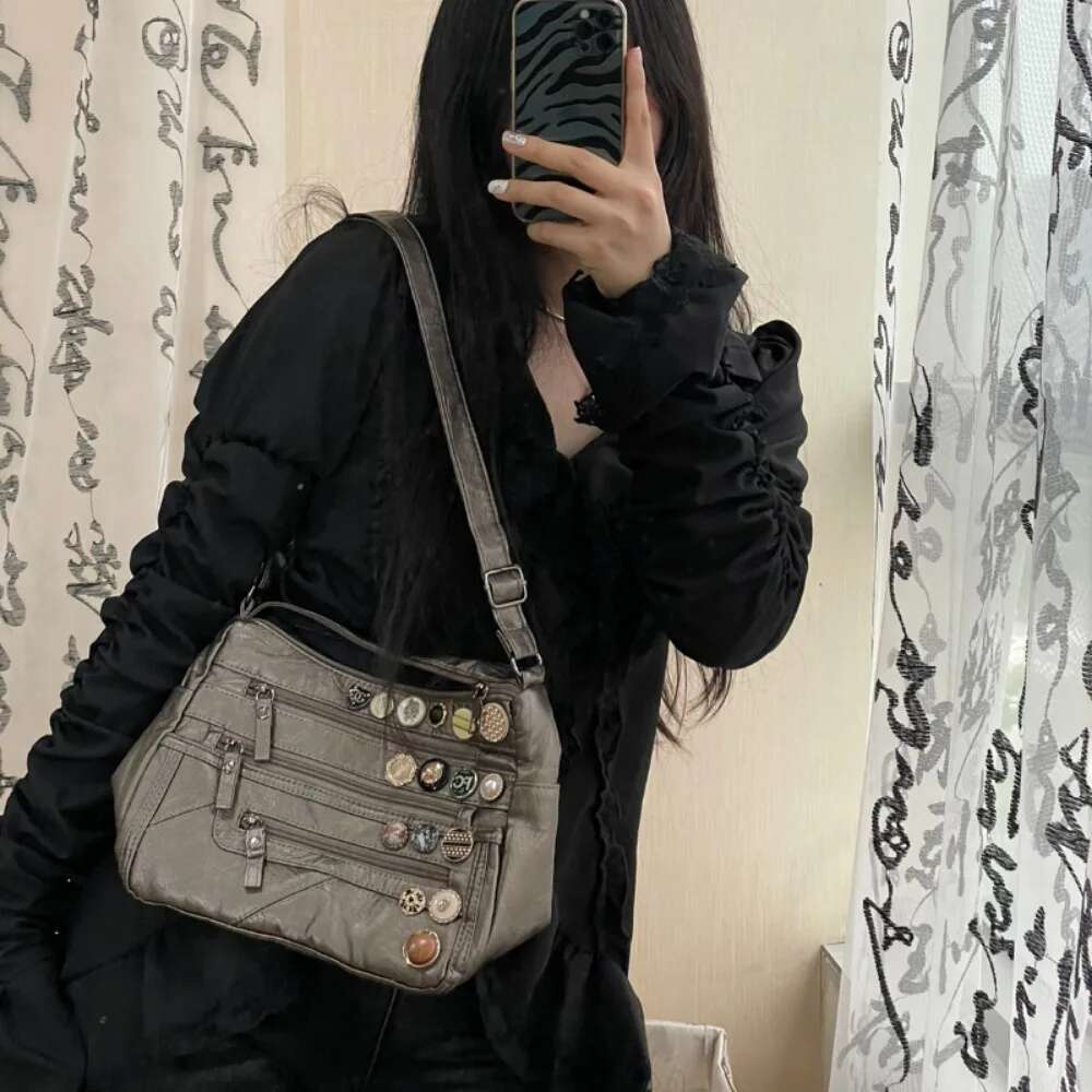 Europe Moda Moto Exquisite Commuter Messenger Bags Vintage All-Match Simple Heavy Button Shoulder Soft Wash Leather Crossbody