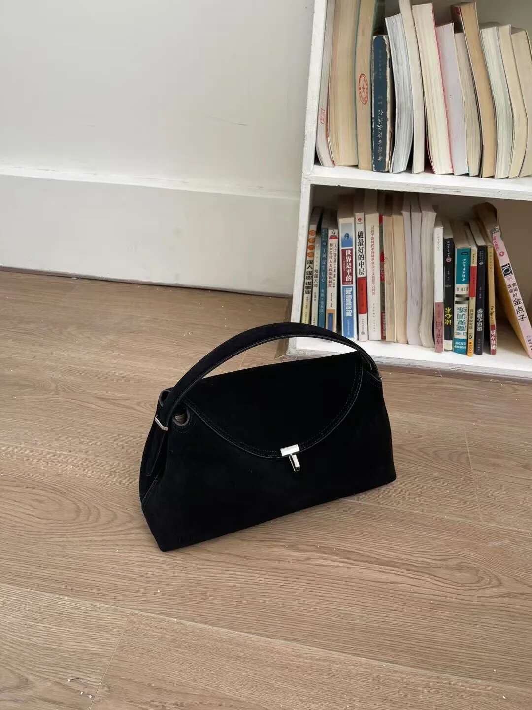 Niche High Quality Crossbody Handbag With Fashion Light Cowhide Shoulder Commuter Woman Bag