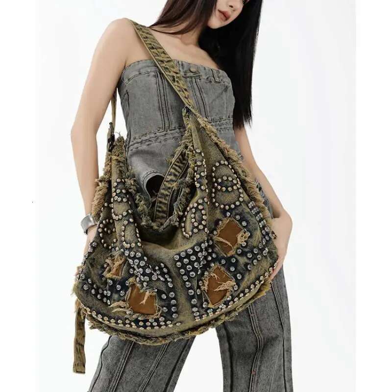 European/American Retro Denim Pleated Fringe Edge Rivet Shoulder With Personalized Fashion And Large Capacity Crossbody Bag