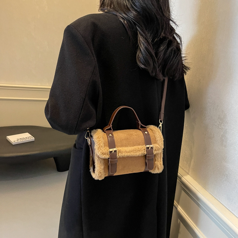 Autumn And Winter French Niche Fashion Handbag For Women 2025 New Designer Handbag Stylish Plush Small Square Bag, High-end Single Shoulder Bag