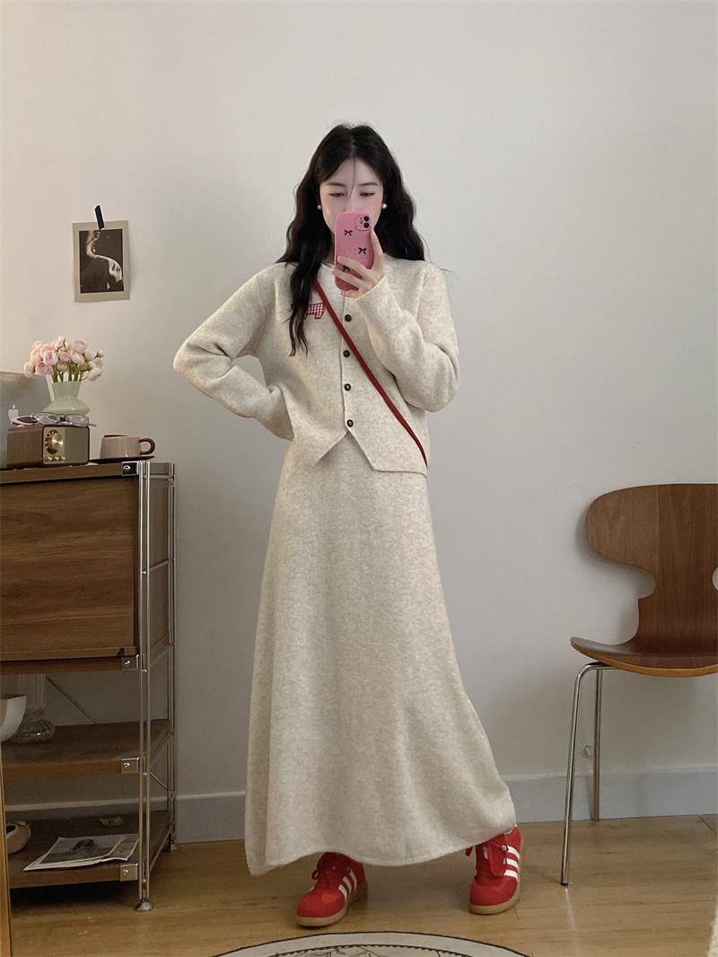 D310 Large size soft and comfortable warm casual loose Korean style Internet celebrity wear sweater top skirt two-piece set
