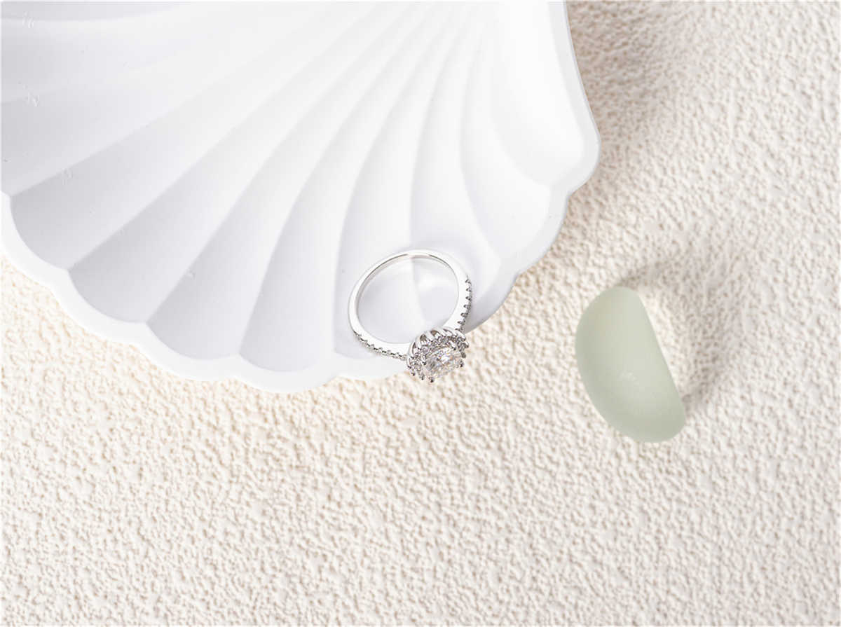 Fashion Silver Plated Zircon Claw Setting Trendy D White Moissanite Diamond Shape Cut Rings For Women